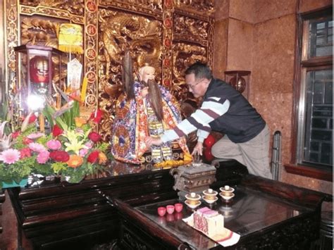 神明爐春花何時收|「送神日」家神向玉皇大帝報告！這樣做招好運：拜拜。